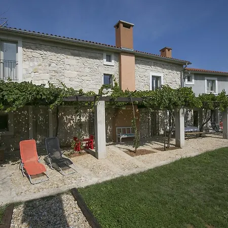 Ana Holiday home Nedescina