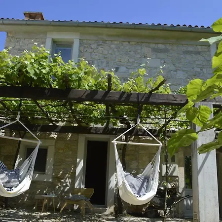 Ana Holiday home Nedescina
